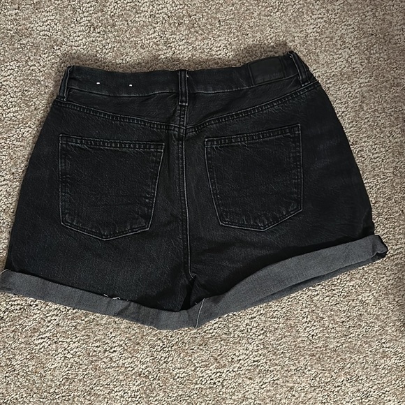 AE Curvy Denim Mom Short Size 6 in Faded Black - Picture 2 of 4